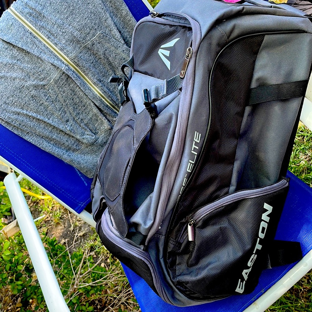 Easton softball bag , never used , no tears no spots